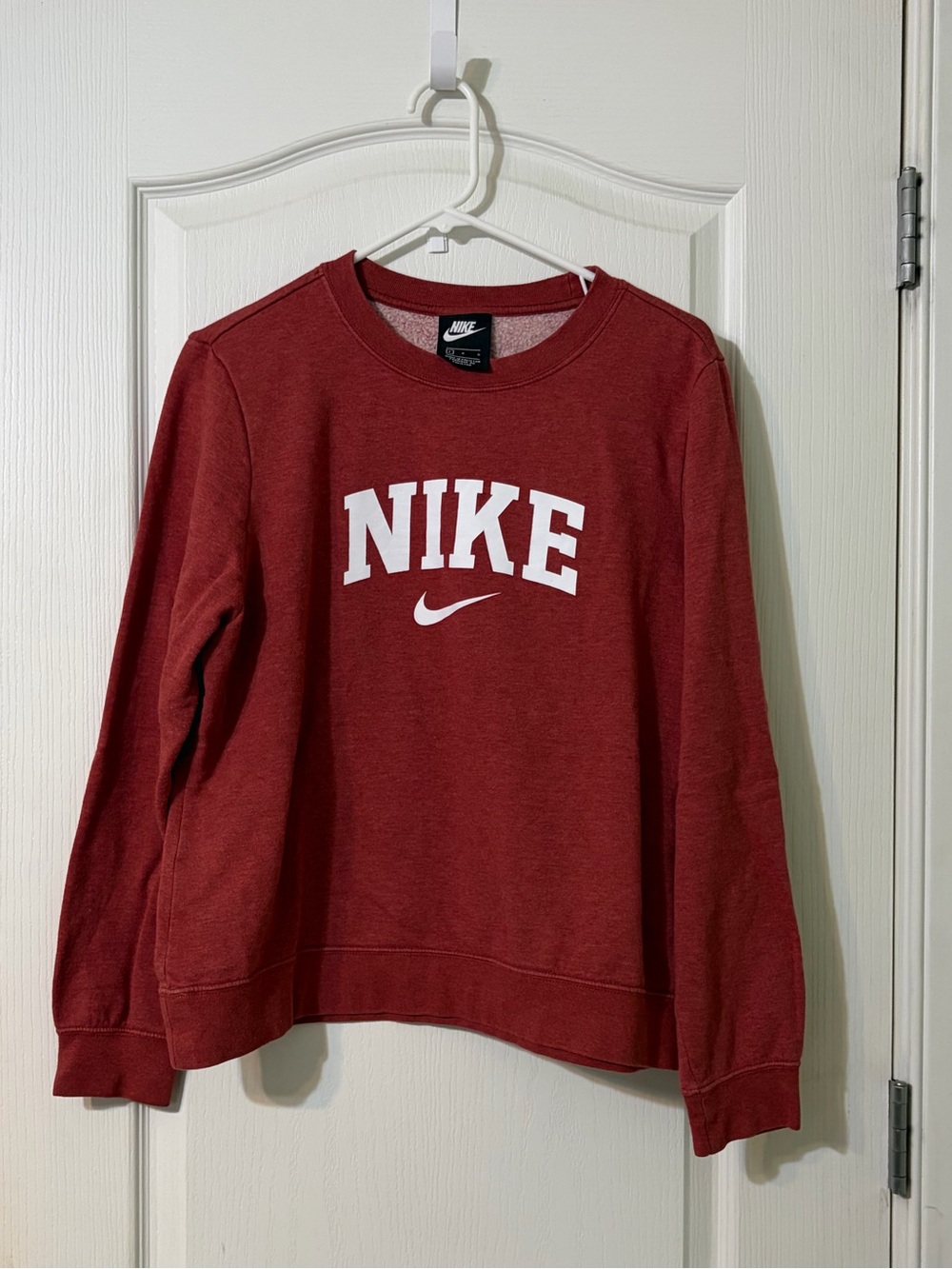 Nike Women's Heather Red Pullover Crewneck Sweatshirt